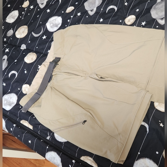 Men's Northface pants/shorts - Picture 3 of 7